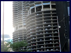 Chicago Riverwalk 023 - Marina City